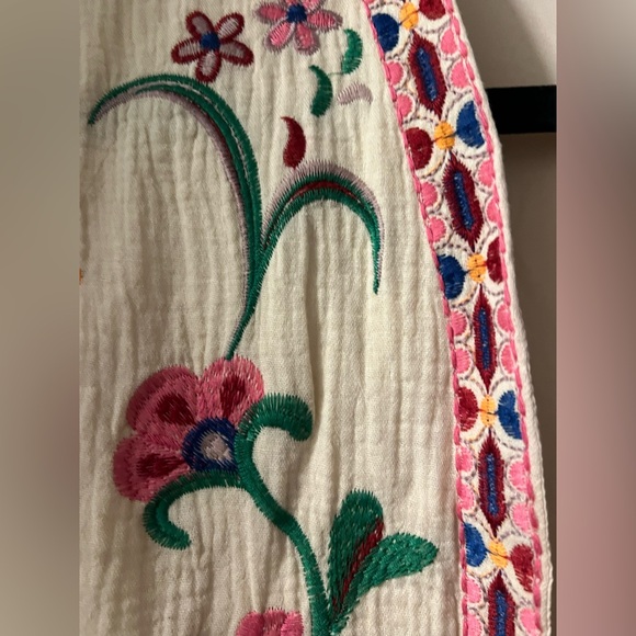 Embroidered Floral Cotton Vest in Cream and Pink - Picture 4 of 6